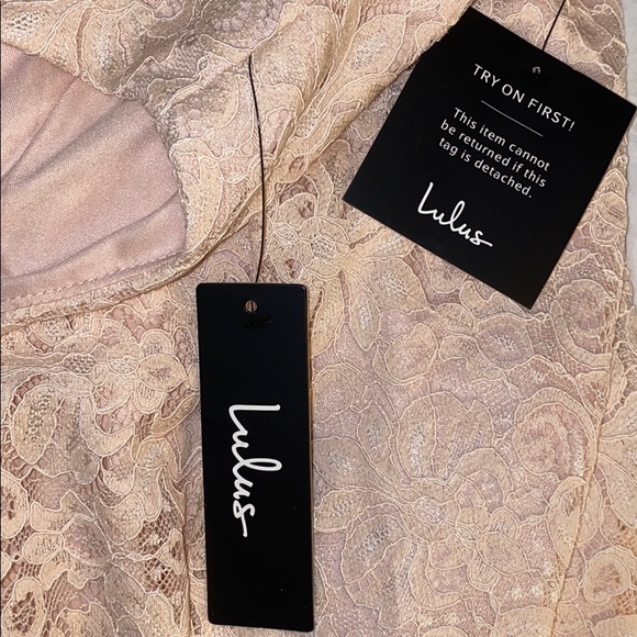 Pink lace dress - Picture 2 of 4